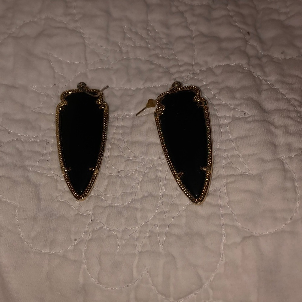 Kendra Scott earrings in black. Arrowhead style